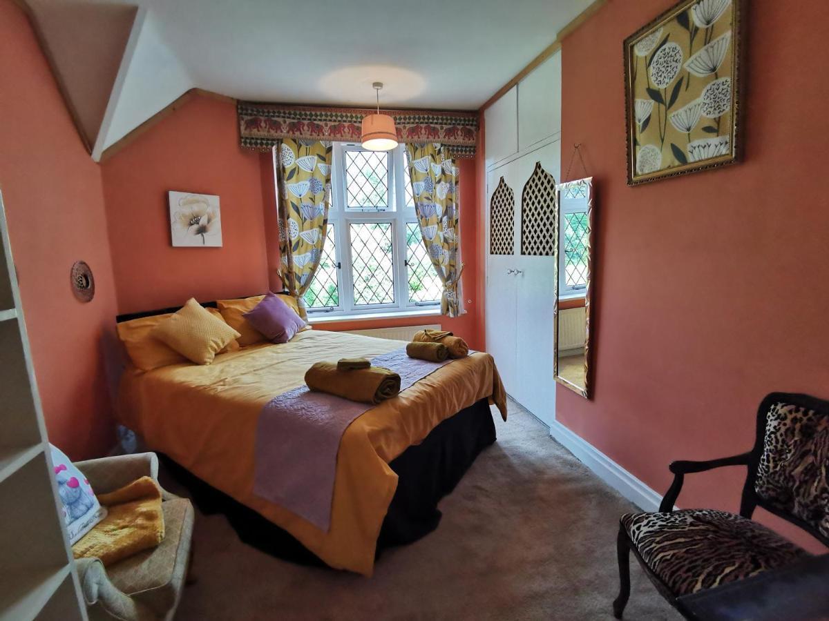 Peaceful Retreat Hideaway Surrey Apartamento Esher Exterior foto