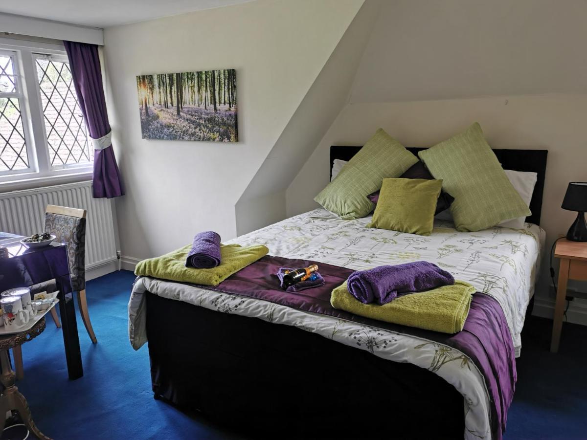 Peaceful Retreat Hideaway Surrey Apartamento Esher Exterior foto