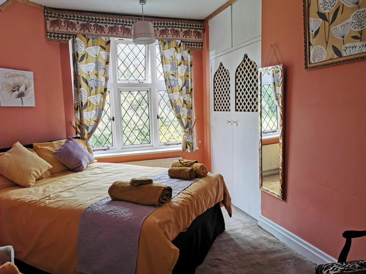 Peaceful Retreat Hideaway Surrey Apartamento Esher Exterior foto