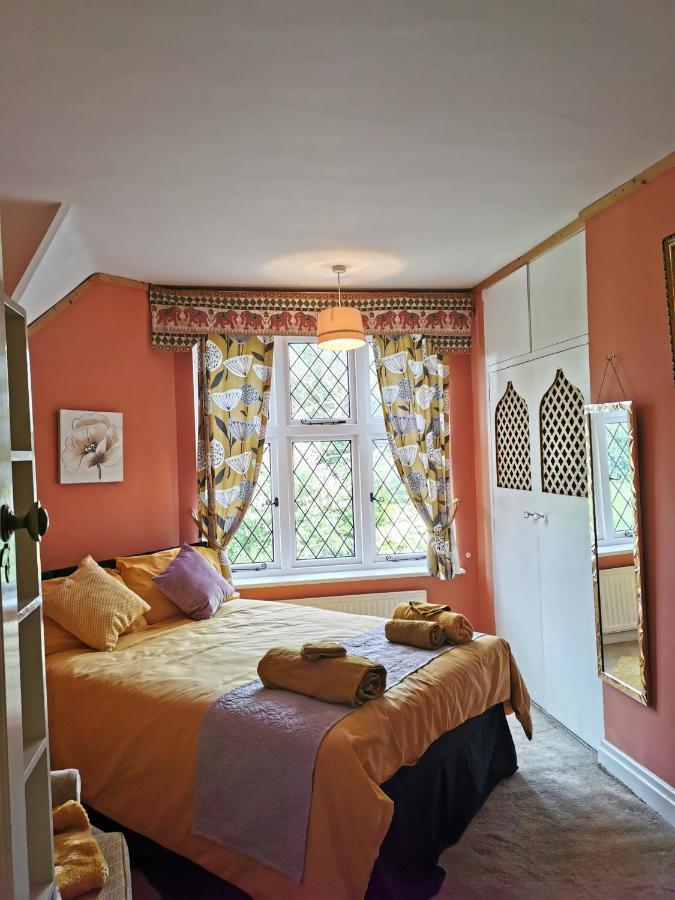 Peaceful Retreat Hideaway Surrey Apartamento Esher Exterior foto